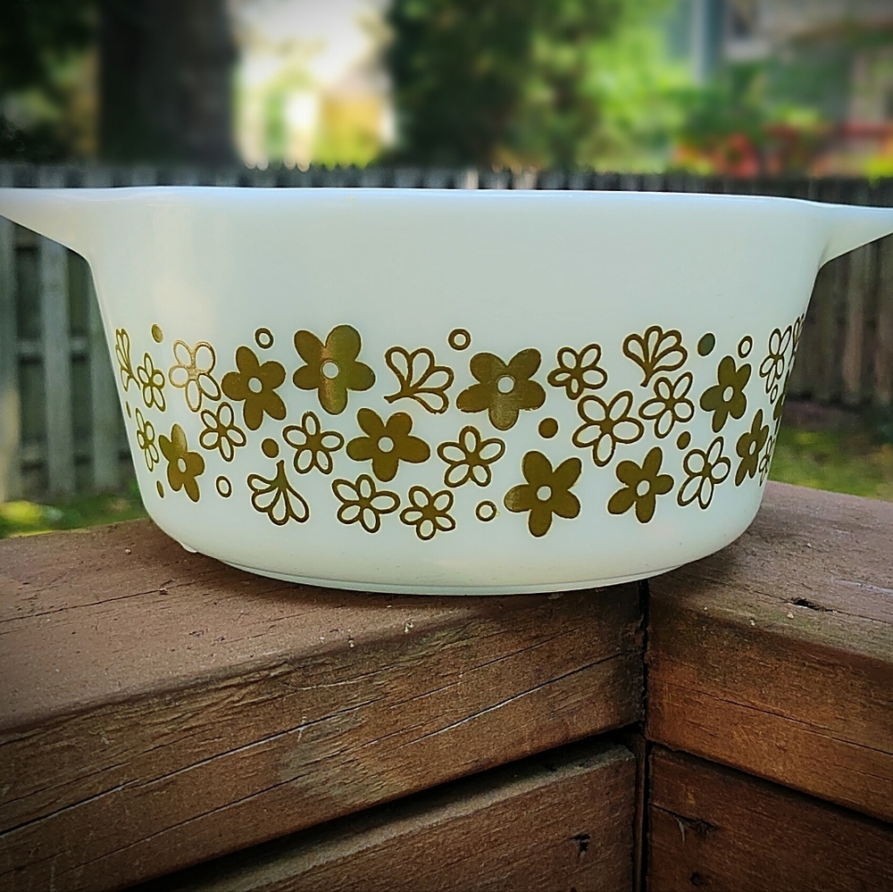 Vtg 70's Pyrex - Spring Blossom 1 1/2 quart dish
